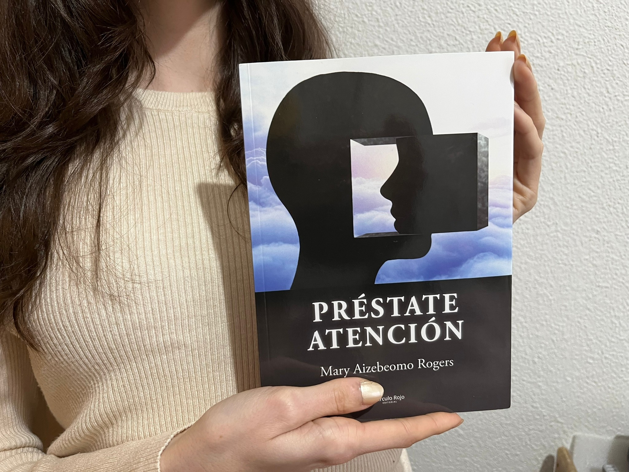 Mary Aizebeomo Rogers "Préstate atención"